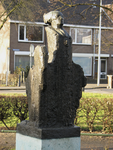 905798 Afbeelding van het bronzen beeldhouwwerk 'Grootmoeder Kegge', van Jan Bronner (1881-1972), in 1969 geplaatst in ...